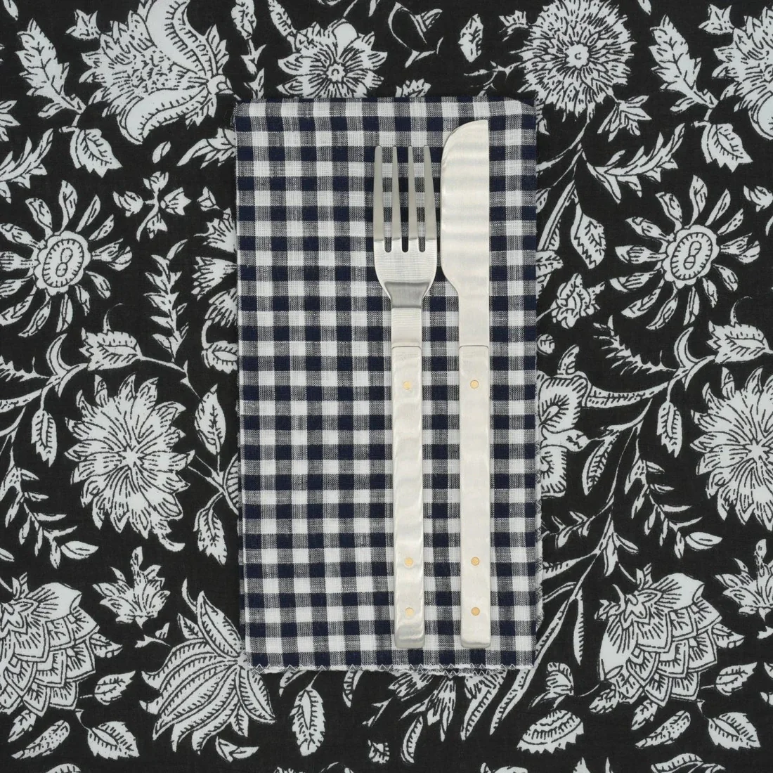 Suzette Mousson Black 02.webp