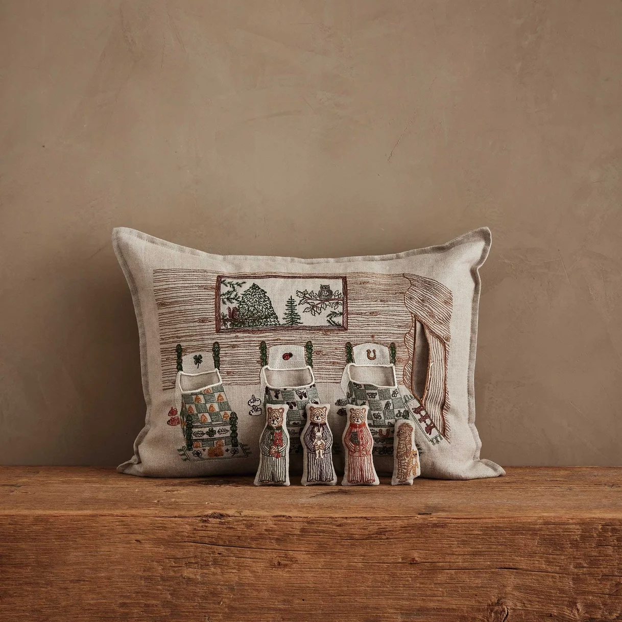 Coral Tusk 3 Little Bears Pillow 01.webp