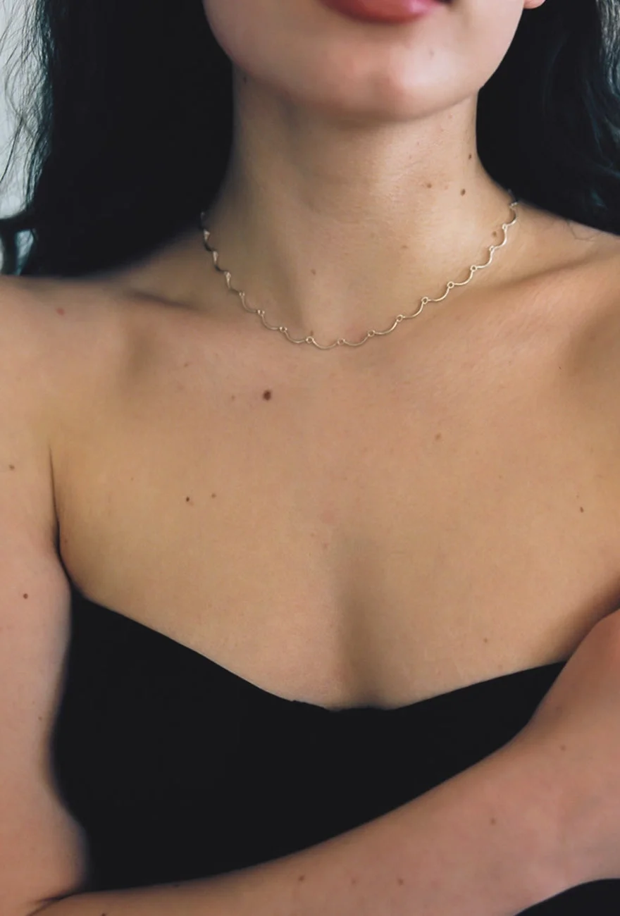 Maslo Scallop Necklace Silver 02.webp