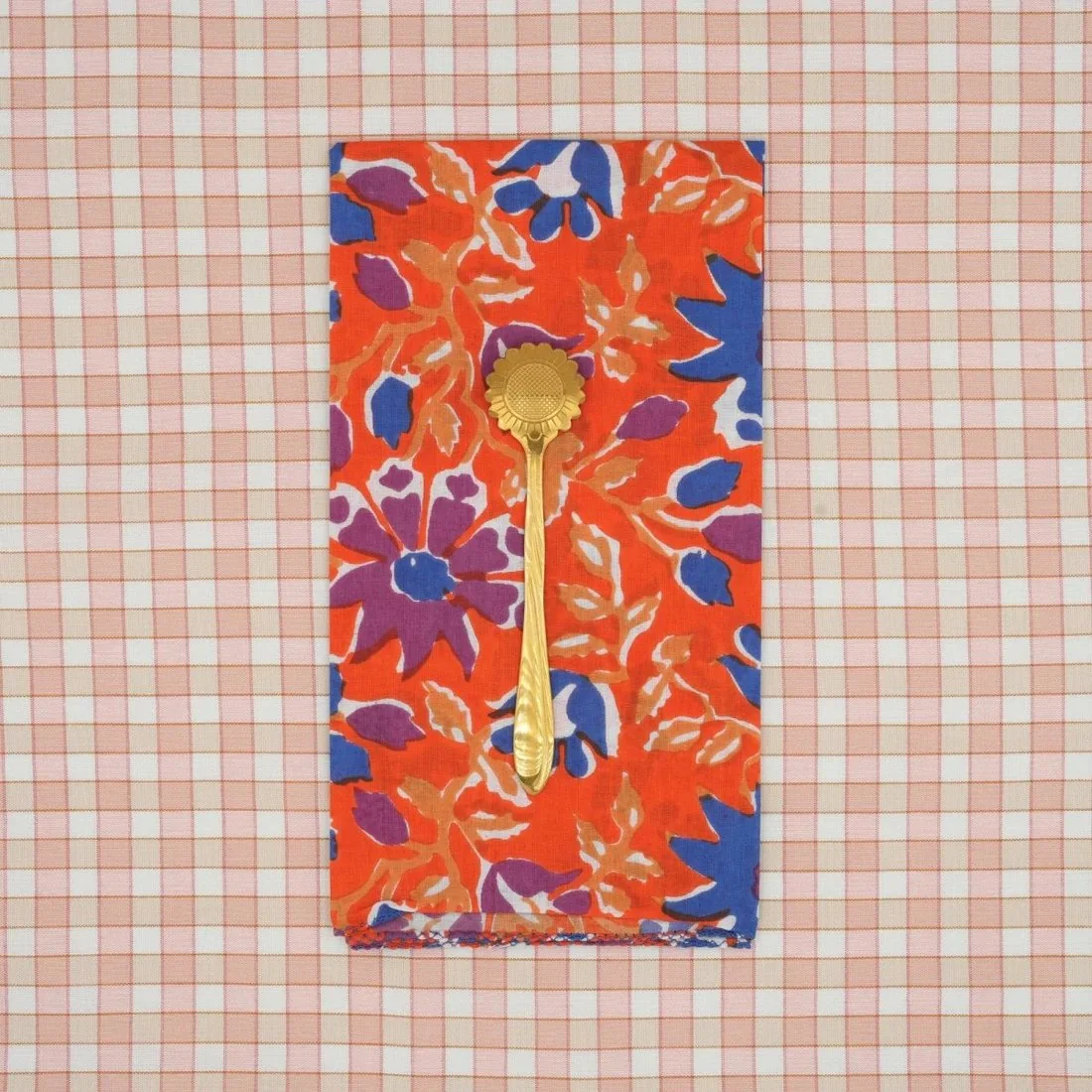 Suzette Napkins x4 Geranium Sangria 02.jpg