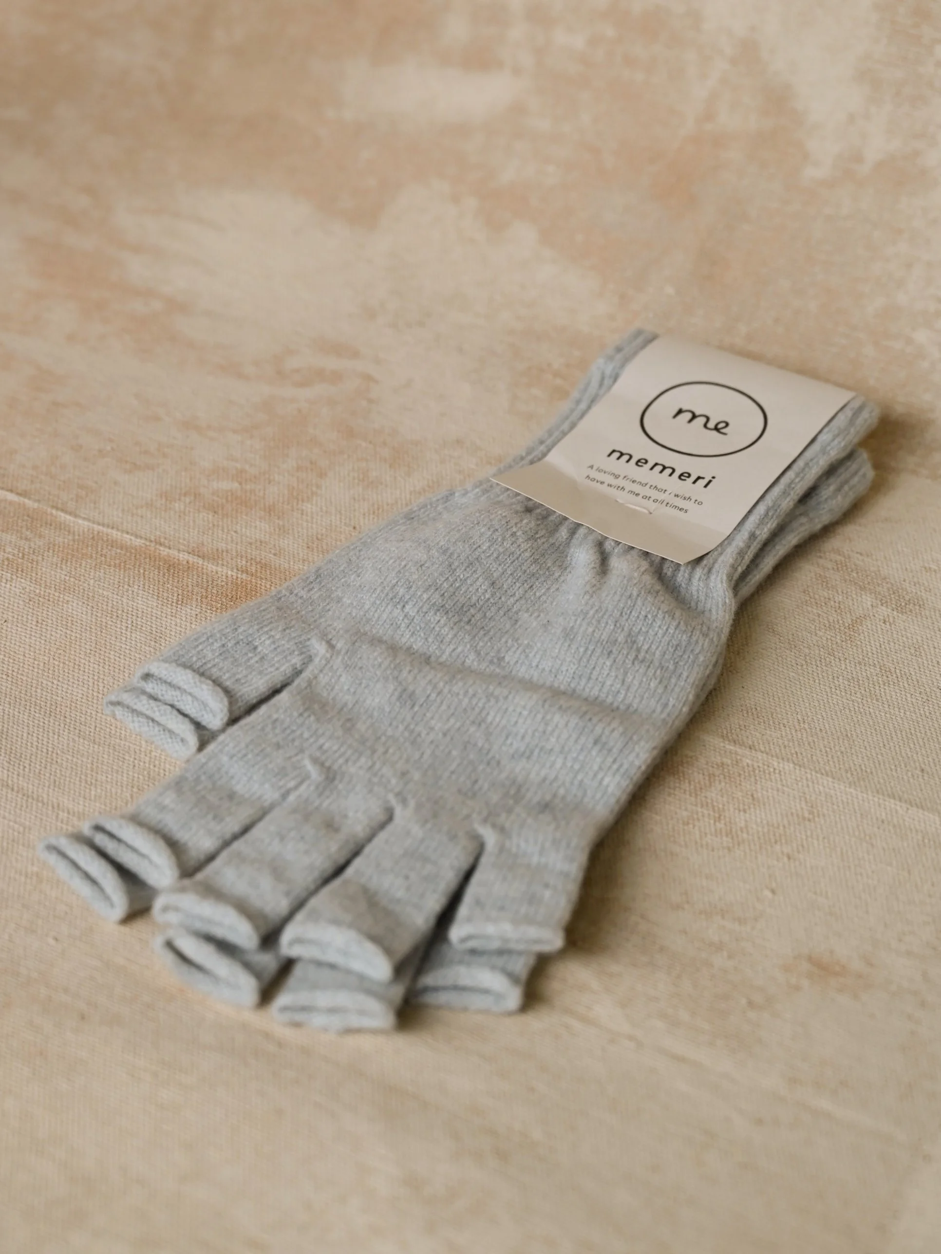 Nishiguchi Kutsushita - Fingerless Merino Wool Gloves Light Gray 1.jpg