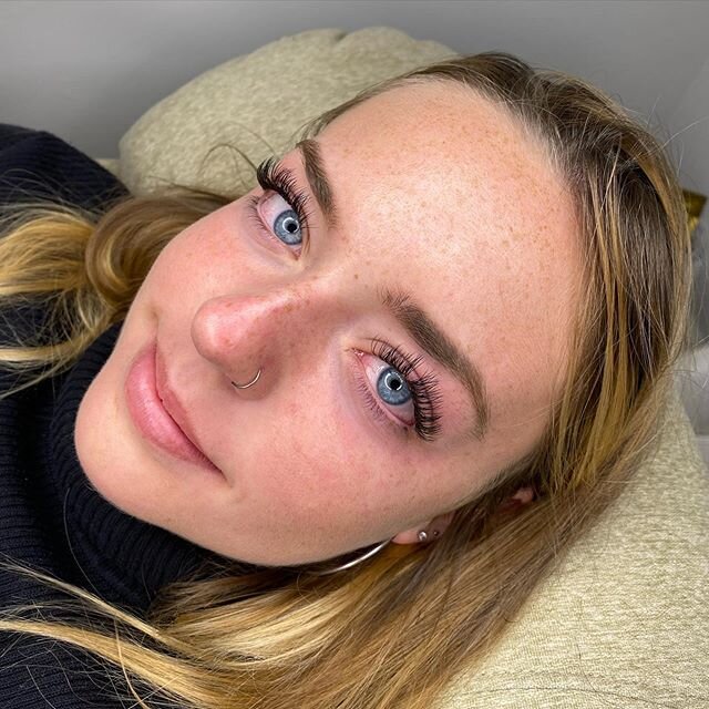 Beautiful full set of &ldquo;Doll Eye&rdquo; classic lash extensions on this gorgeous client 🦋✨ #classiclashes #lashextensions #classiclashextensions #ranchosantafe #sandiegolashartist