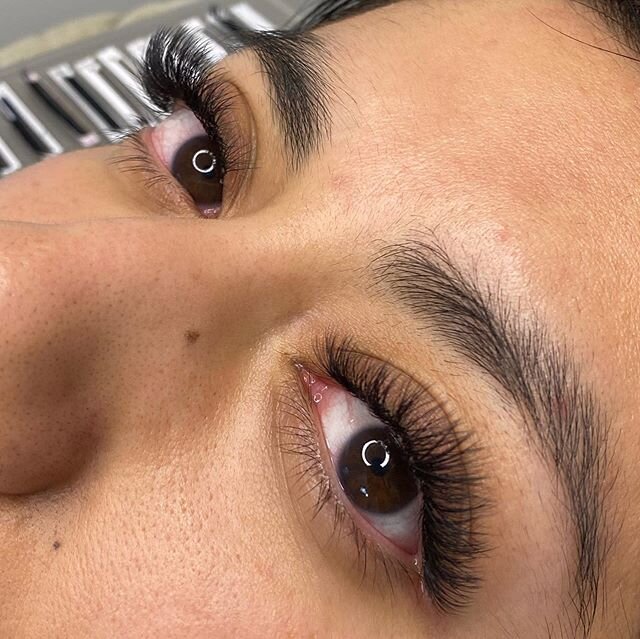 Doll Eye Hybrid Full Set ✨

#hybridlashes #lashextensions #sandiegolashes #ranchosantafe