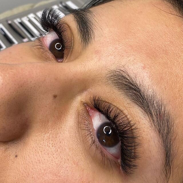 Doll Eye Hybrid Full Set ✨

#hybridlashes #lashextensions #sandiegolashes #ranchosantafe