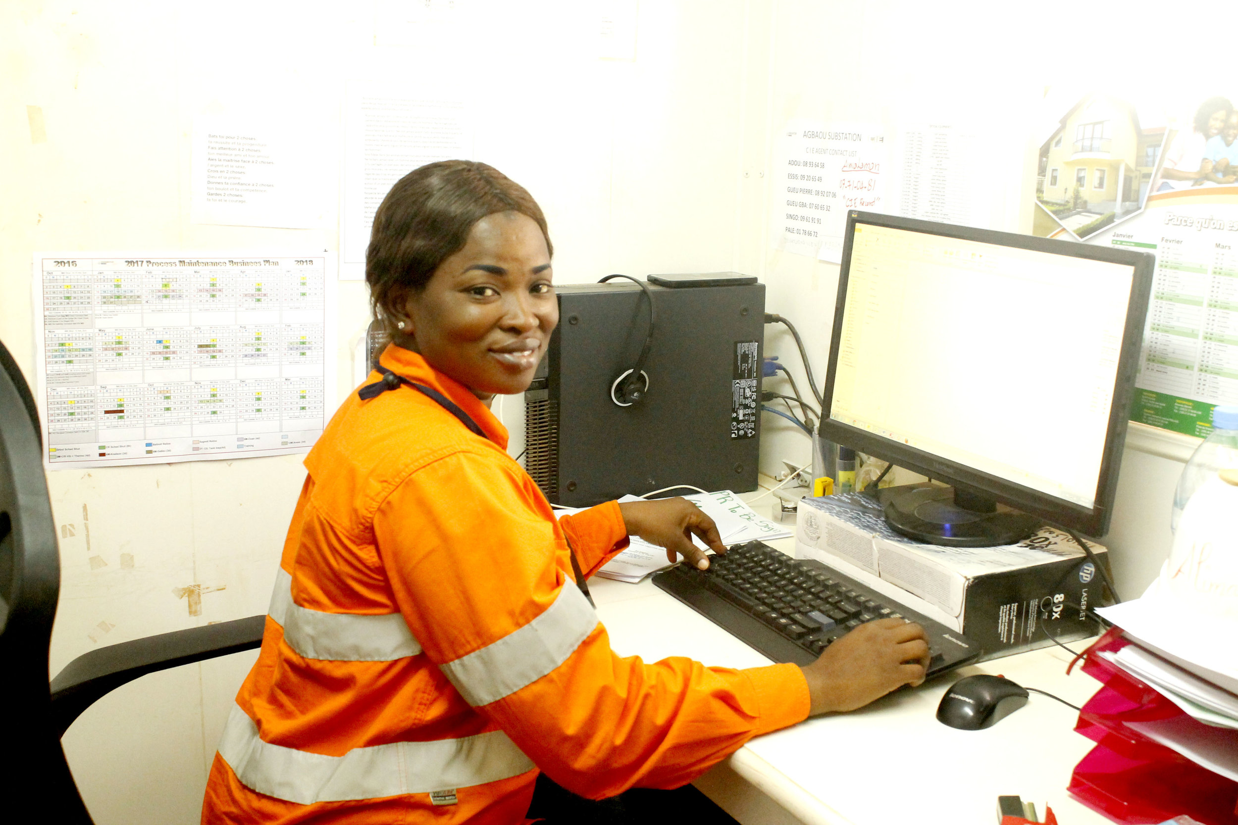 Ivorian_Women_in_Mining_IndustryːThe_smiling_face_of_the_scheduler.jpg