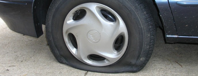 flat_tire1-690x266.jpg