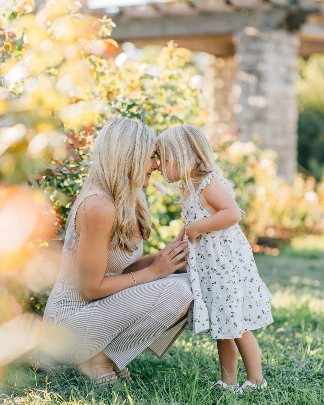 🌹 New on the blog&hellip; A Loose Park Rose Garden family session, and a little bit about what years of shooting weddings across the Pacific Islands and Europe taught me about photographing families right here in KC. Link in bio to read!
.
.
.
.
#Ka