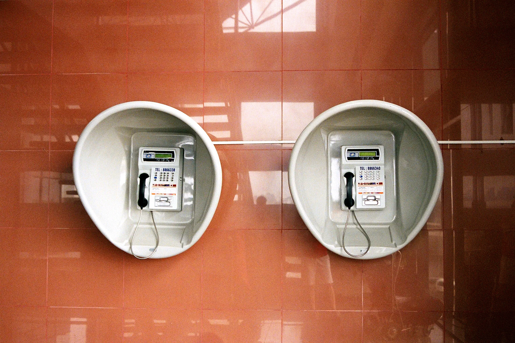 telephones.jpg