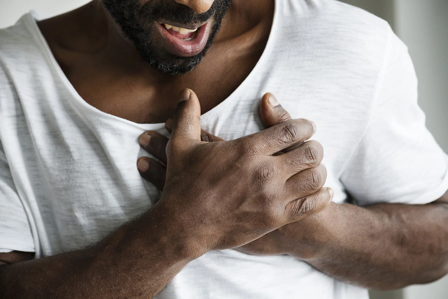 close-up-of-elderly-man-having-a-heart-attack-PE2ZHQX.jpg