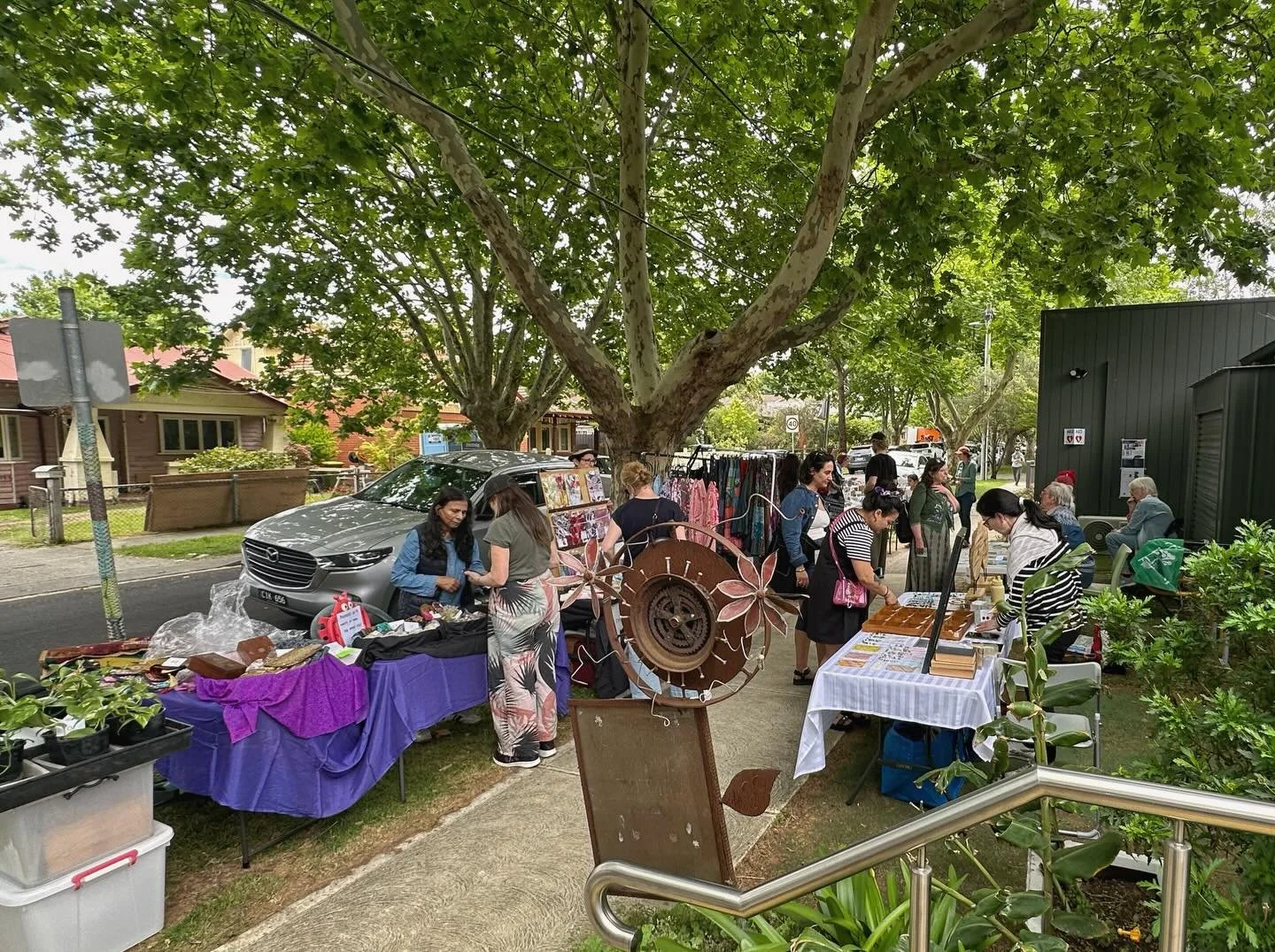 A lovely day for our Christmas Makers Market with a steady stream of locals attending &hellip; and fabulous stalls. What a great community we live in! #alphington #communitymarket #neighbourhoodhouse