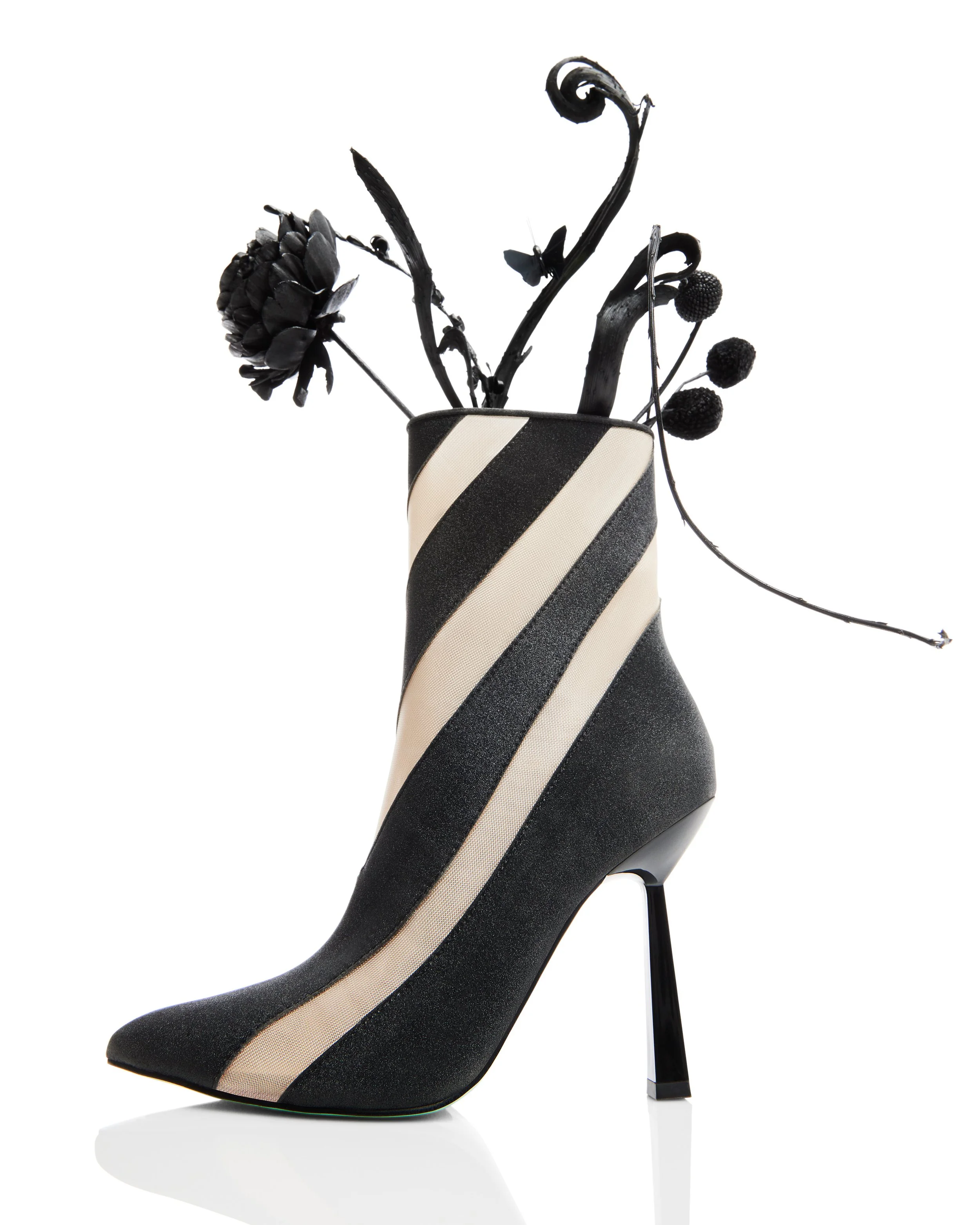BETSEY_2023_Q1_STILLS_12_SB-KASH_0648-CROPPED.jpg