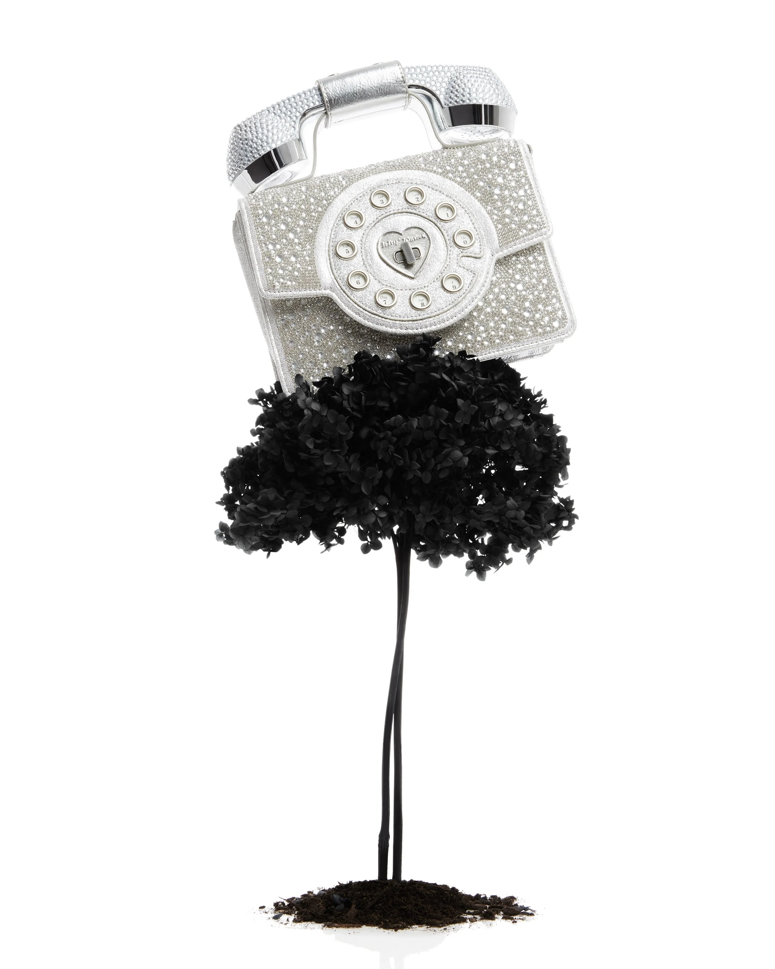 BETSEY_2023_Q1_STILLS_16_BJ33520F_0739-CROPPED.jpg