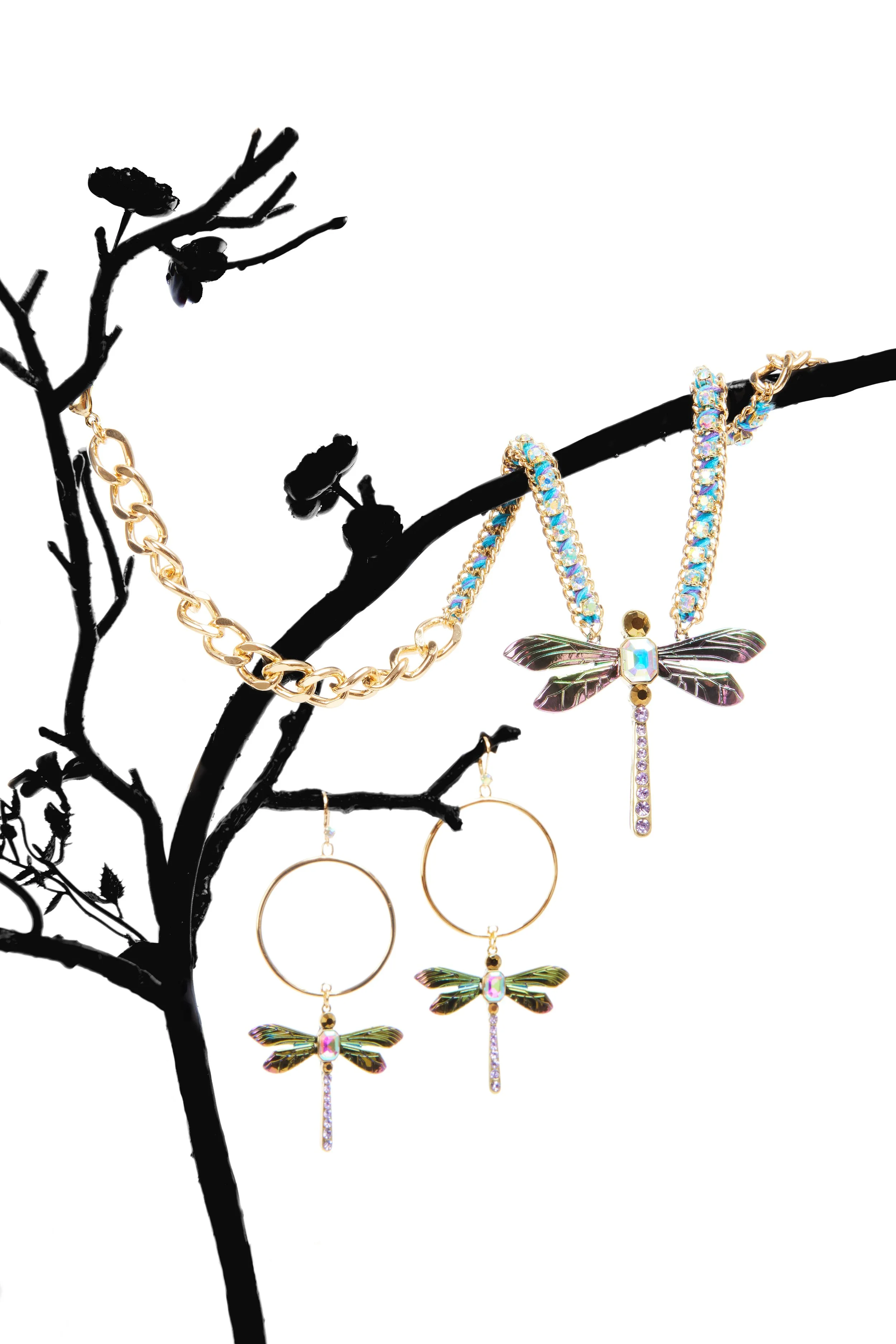 BETSEY_2023_Q1_STILLS_23_431603_431589_0938-CROPPED.jpg