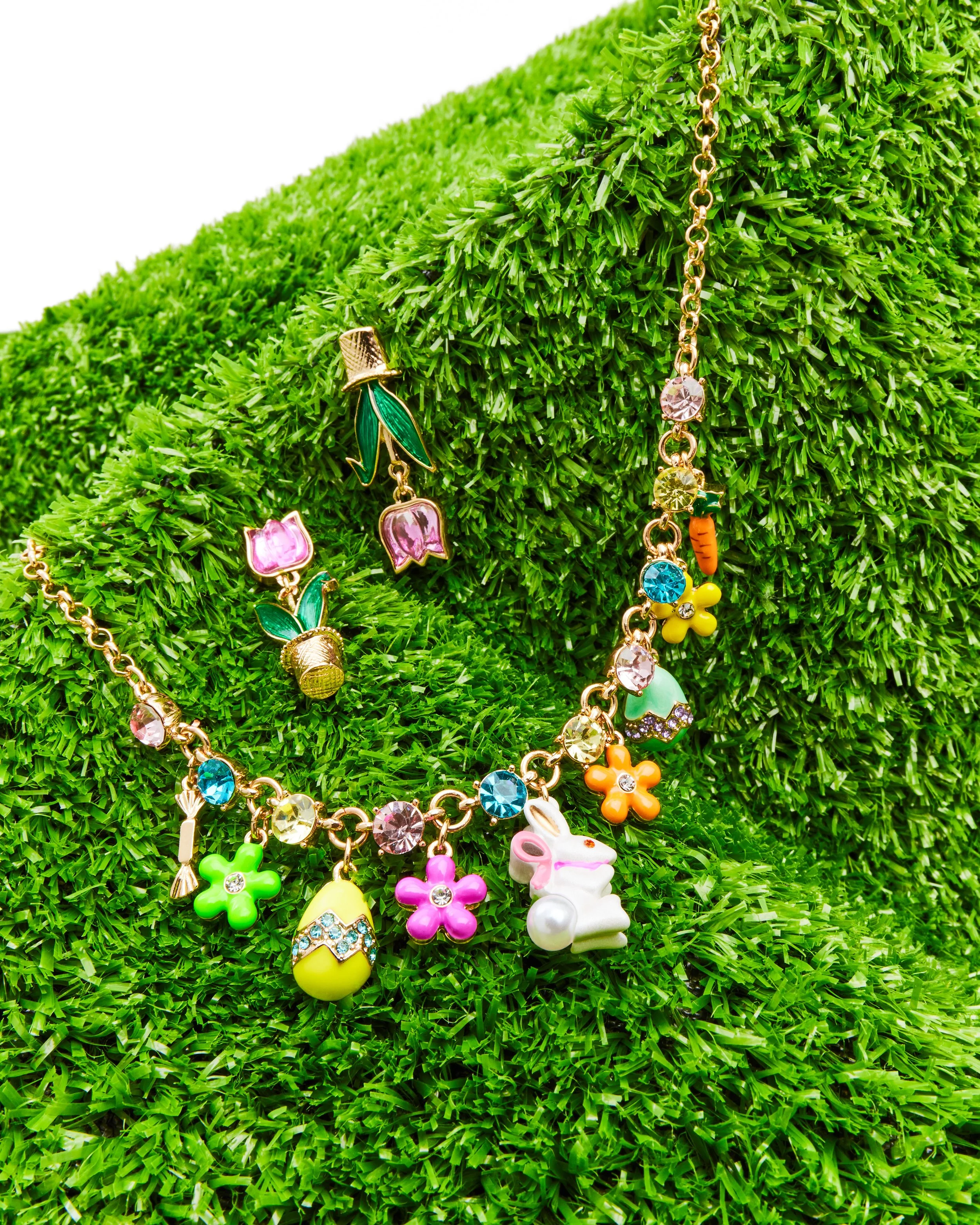 BETSEY_2023_Q1_STILLS_34_431705_431691_1306-CROPPED.jpg