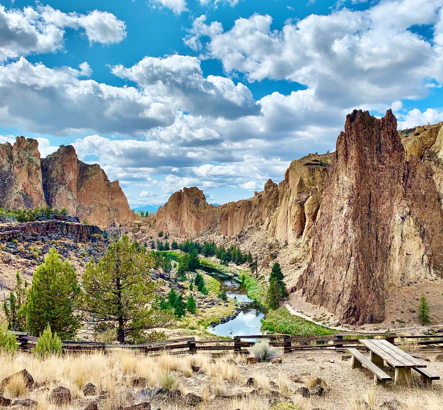 📍Warm Springs/Tenino land.
That&rsquo;s a wrap on my first full PNW summer. This, at Smith Rock State Park (@smithrockpark), was one of my favorite discoveries and scenes of this summer. Smith Rock State Park is one of the 7 Wonders of Oregon. Among