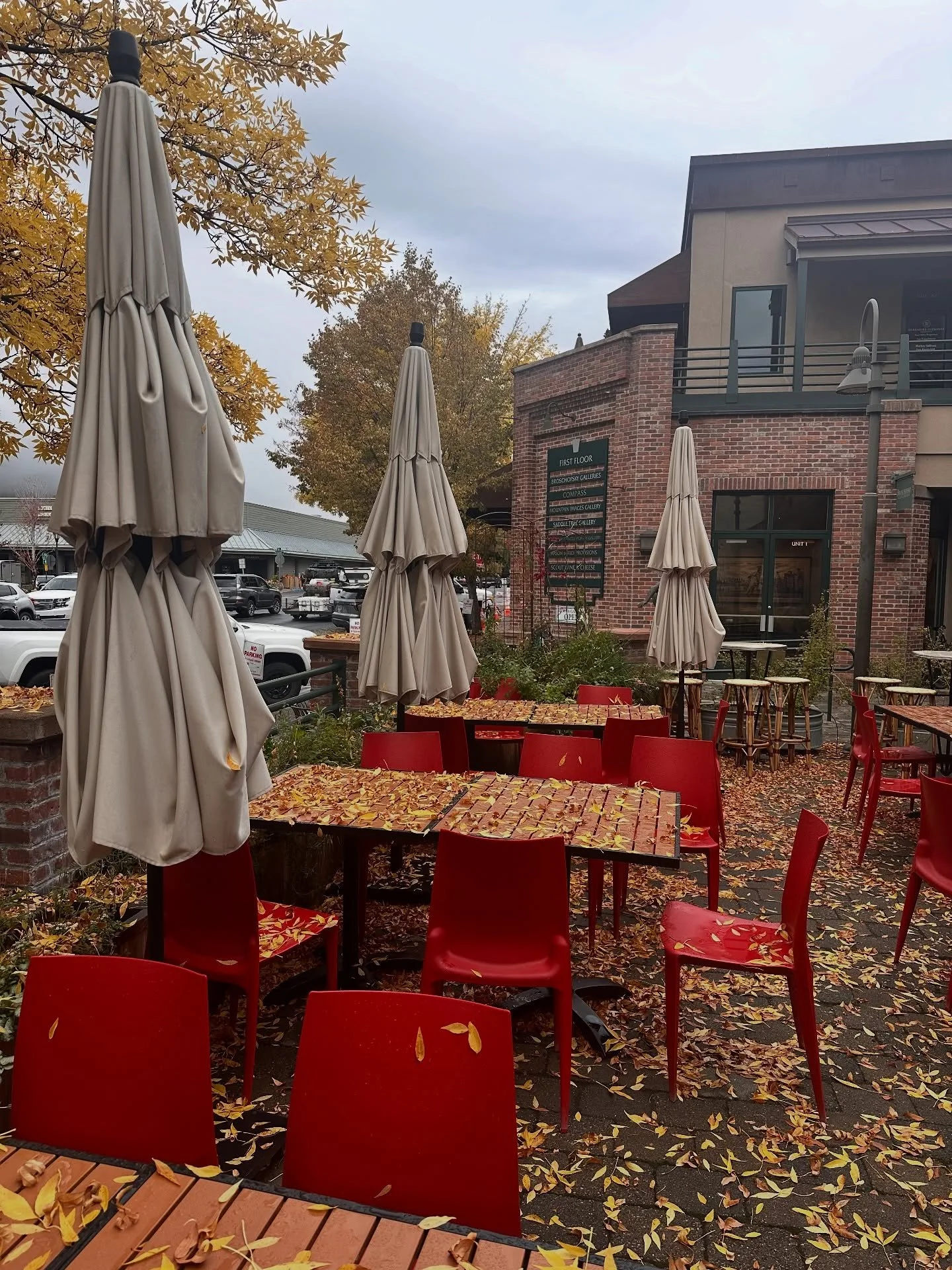 It&rsquo;s officially gotten colder in the valley so it&rsquo;s time to say goodbye for now to our outdoor patio! Stay tuned for its winter-time transformation. #eatdrinkplaynice

Tues - Saturday 12-9pm at 360 East Avenue!