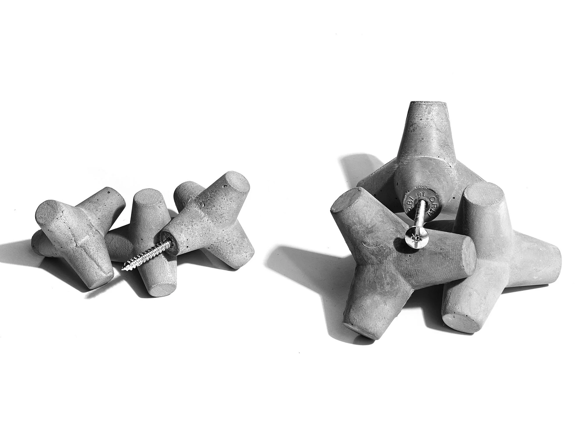 MARINE_Urbi_et_Orbi_Garderobenhaken_aus_Beton_GAL.jpg