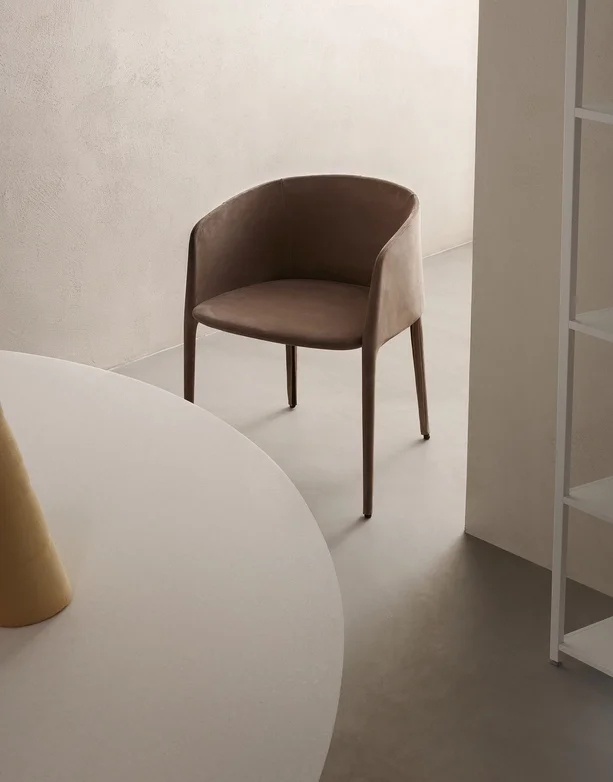 achille-armchair-nvl-table-showroom-21-mdfitalia-19~-~media--aa5d92e7--query.bbea674d.webp