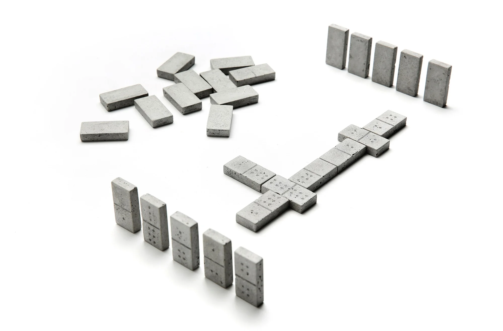 DOMINO 2.jpg