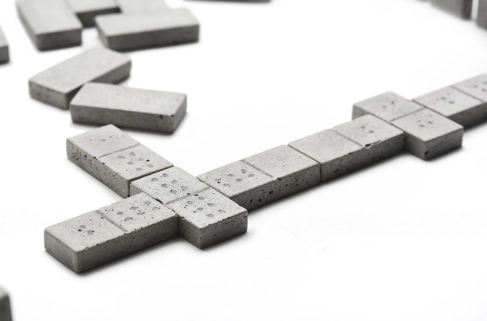 DOMINO 3.jpg