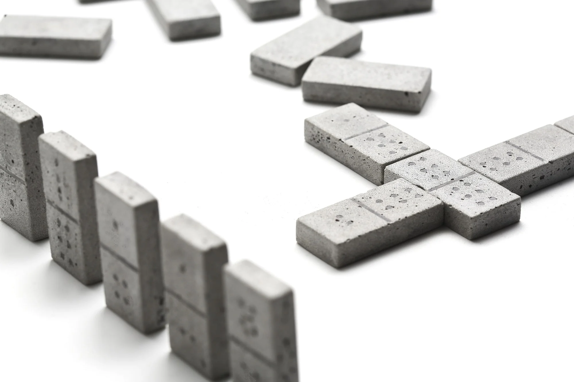 DOMINO 5.jpg