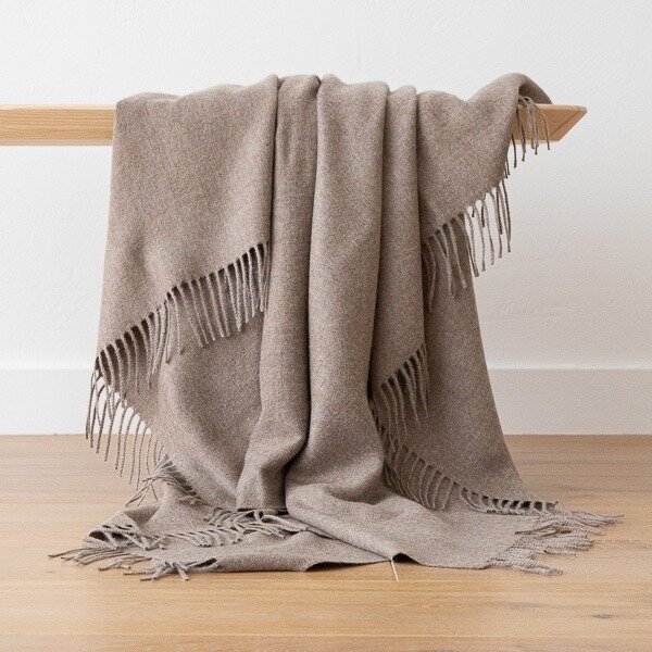 BLANKETS &amp; THROWS