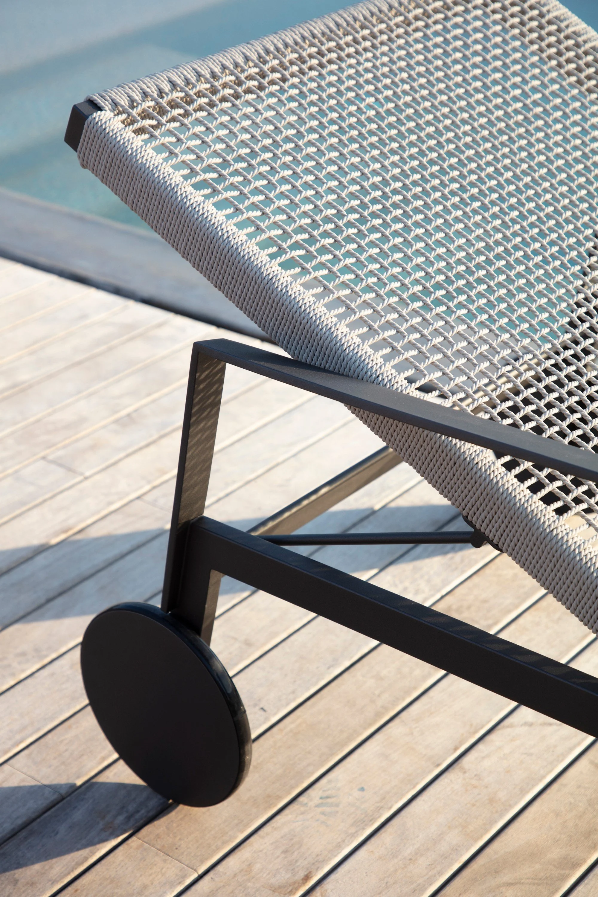 Nodi-lounger-wenge-1-detail.jpg