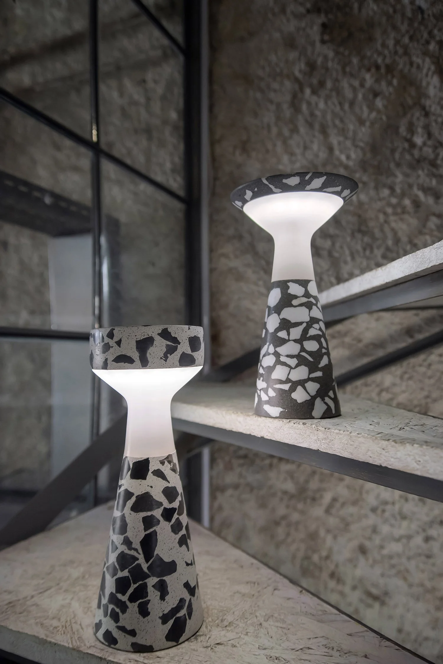 LucerA_P_and_Y_terrazzo_Lampada_de_la-batteria_da_tavolo_Urbi_et_Orbi_design_by_Sotiris_Lazou_design_studio.jpg