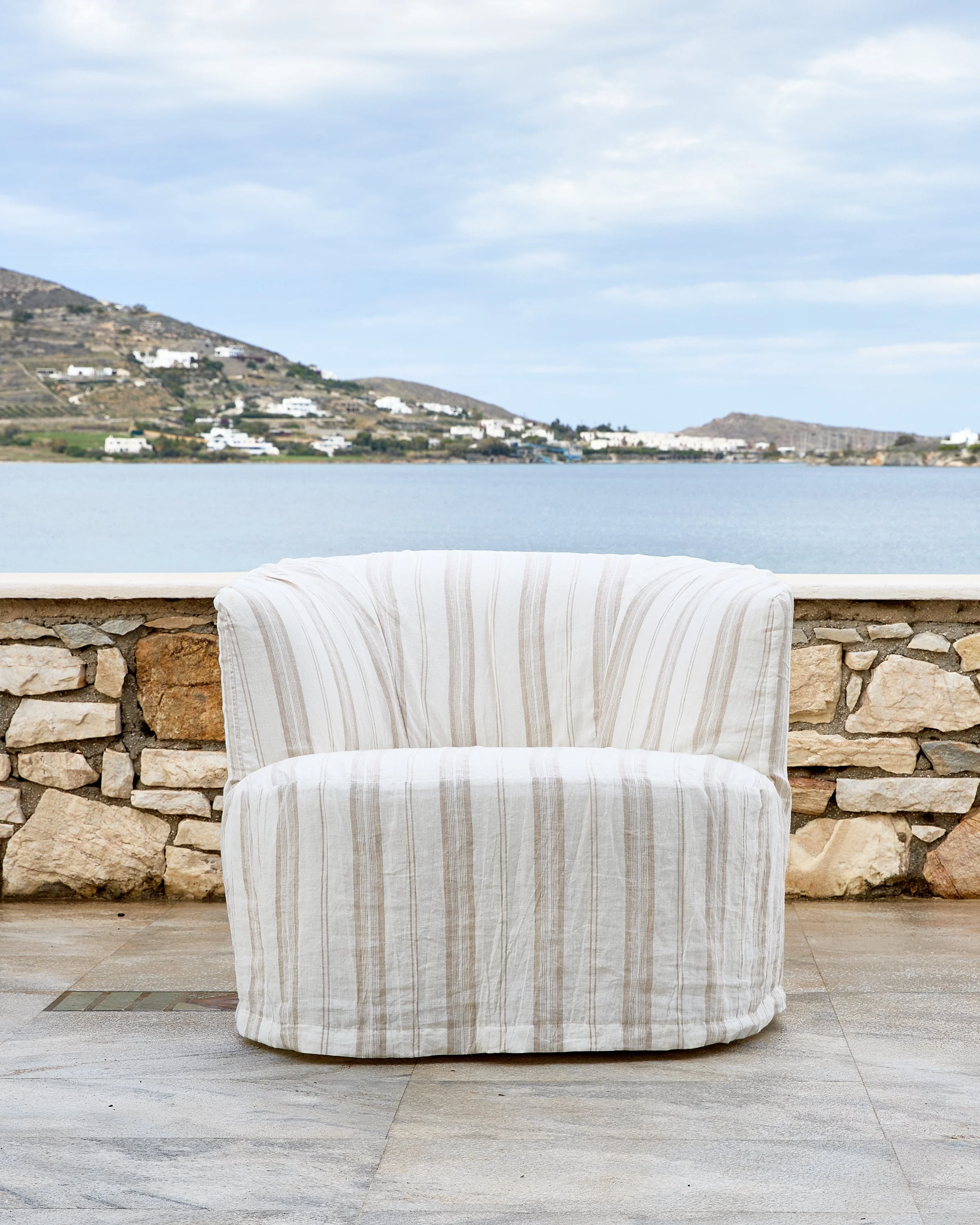 ALMA ARMCHAIR