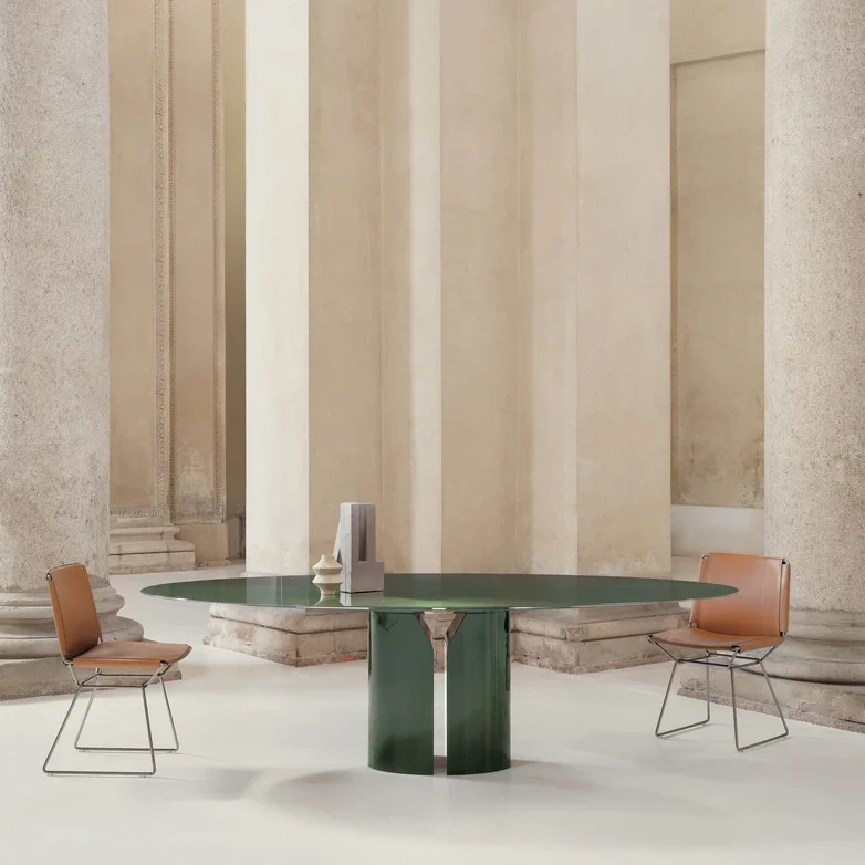 neil-leather-chair-nvl-table-lifestyle-23-mdfitalia-01~-~media--aa5d92e7--query.65f785e6.webp