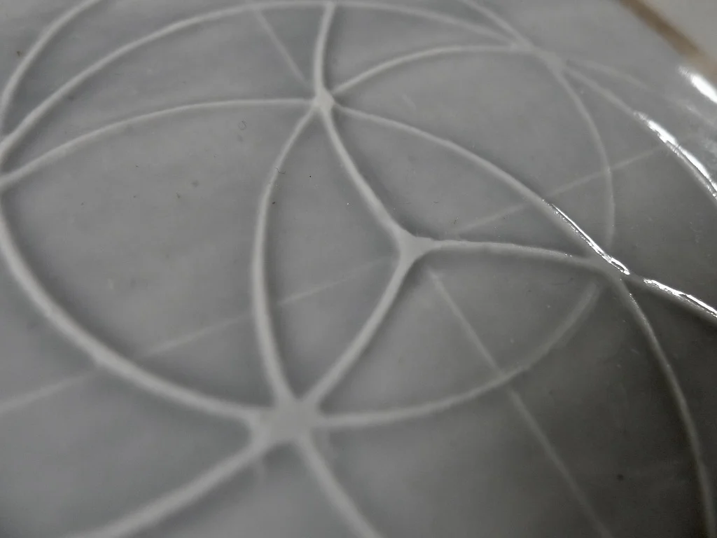 trefoil tile grey.jpg