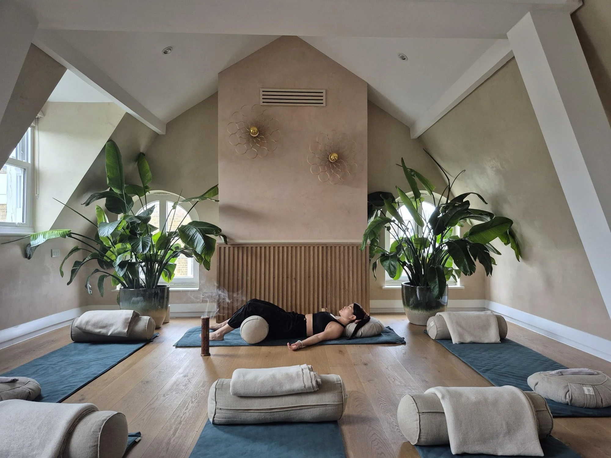 Friday 27th March | Sleeping Swans: Stillness, Time and Edge. Yin + Yoga Nidra. 📍Clapham, 7.15pm -9.15pm 