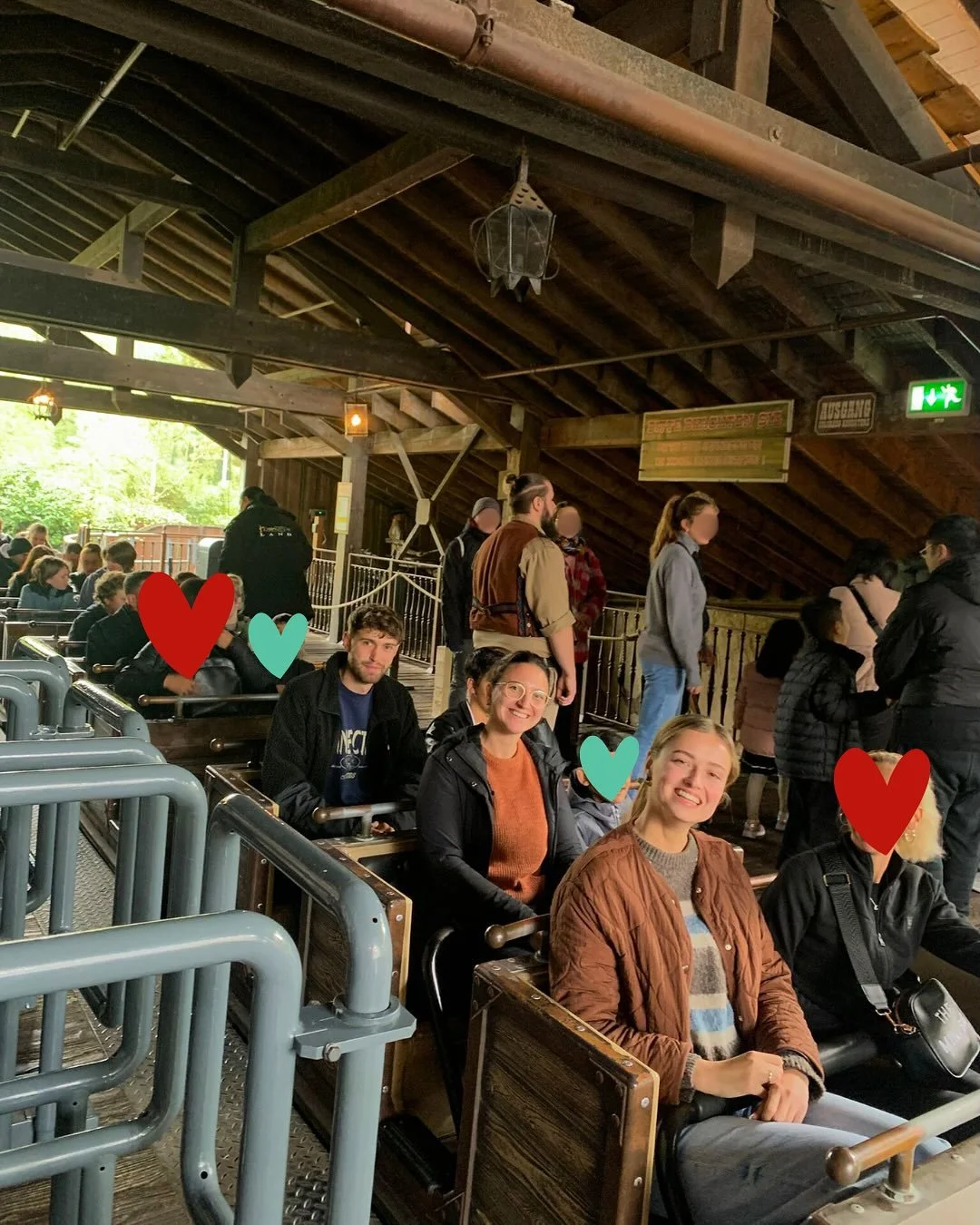 Dank der gro&szlig;z&uuml;gigen F&ouml;rderung von @famos.frankfurt durften wir letzte Woche mit einigen Frauen, ihren Kindern und zwei Ehrenamtlichen ins Phantasialand fahren &ndash; f&uuml;r viele war es das erste Mal &uuml;berhaupt in einem Freize