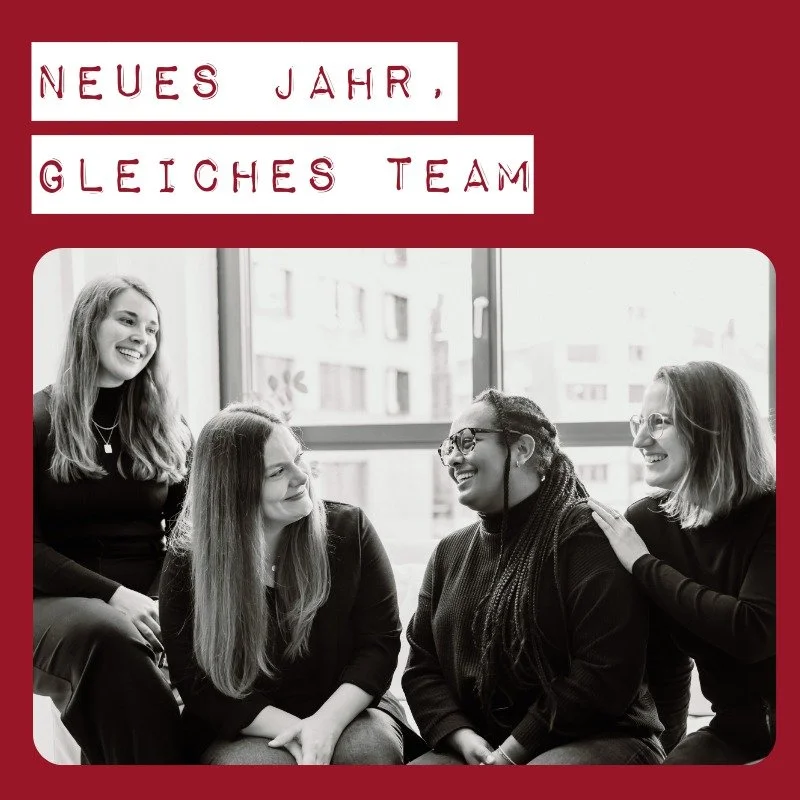 Das ist unser Vollzeit-Team beim PX Sozialwerk &ndash; die Menschen hinter den Projekten, Ideen und dem t&auml;glichen Miteinander.

Von links nach rechts:
&bull; Lisa Wahl &ndash; Projektkoordination &amp; Buchhaltung 
&bull; Laura Wuttke &ndash; Pr