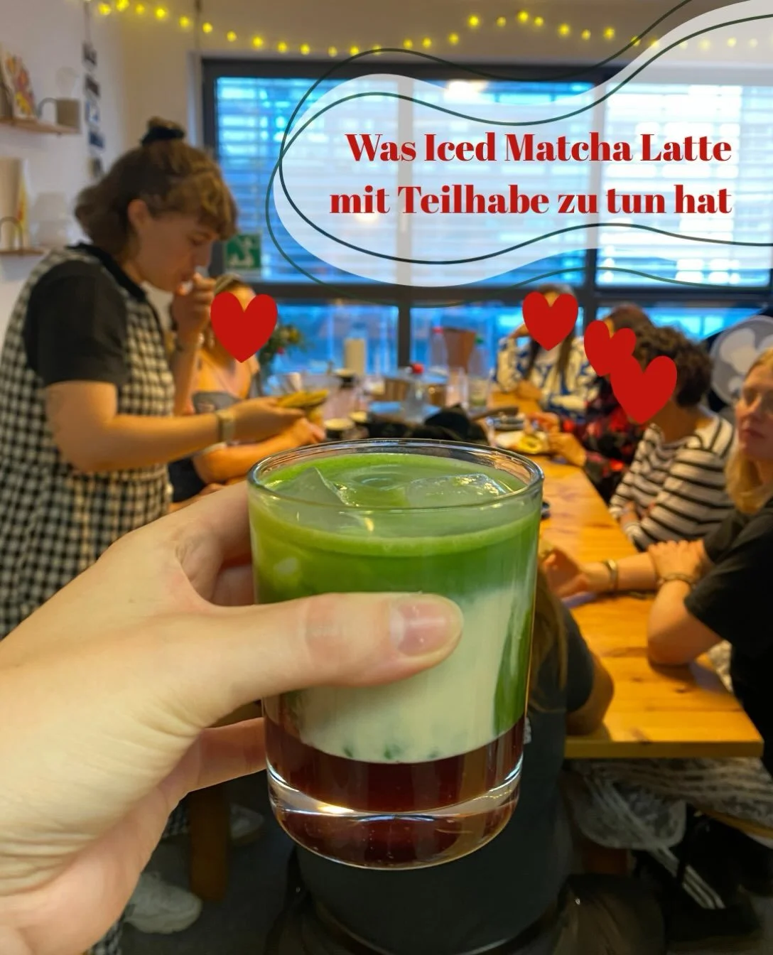 Vielleicht habt ihr es schon gesehen: Bei uns im Drop-In-Center gibt es seit dem Sommer (Iced) Strawberry und Mango Matcha Latte! 🍓🥭🍵

Ehrlich gesagt haben wir im Team auch diskutiert, ob das sein muss. Denn Matcha und Fruchtp&uuml;ree sind ziemli