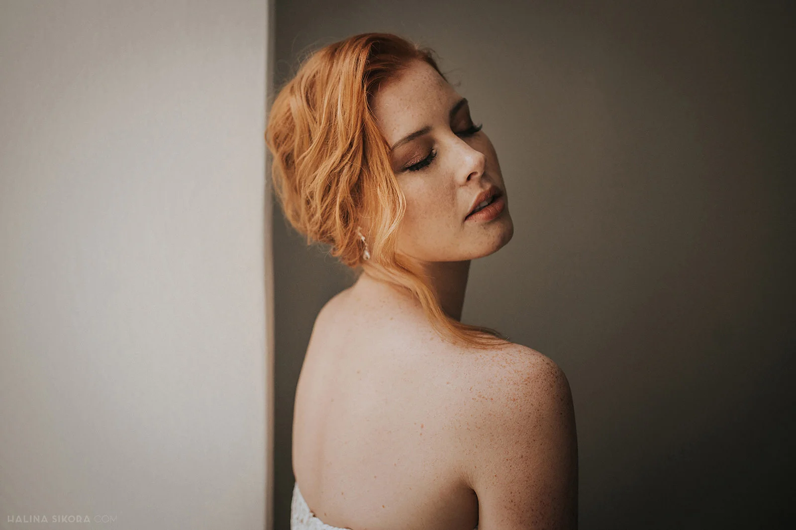 YOU SHINE BRIGHT / SVATEBNÍ EDITORIAL S LENKOU, HALINOU A PERKY PUG WEDDINGS