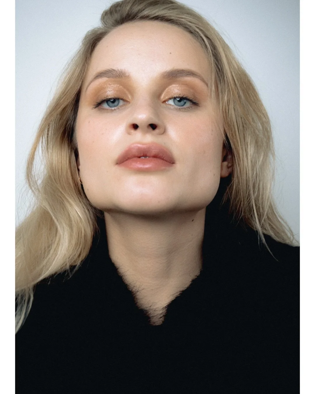 Přirozen&yacute; beauty make-up je o rovnov&aacute;ze.
O zv&yacute;razněn&iacute; rysů, ne o jejich přetv&aacute;řen&iacute;.

#model @cerna.kacka 
#mua #photo @veronikamykolenko 

#glowmakeup #nude