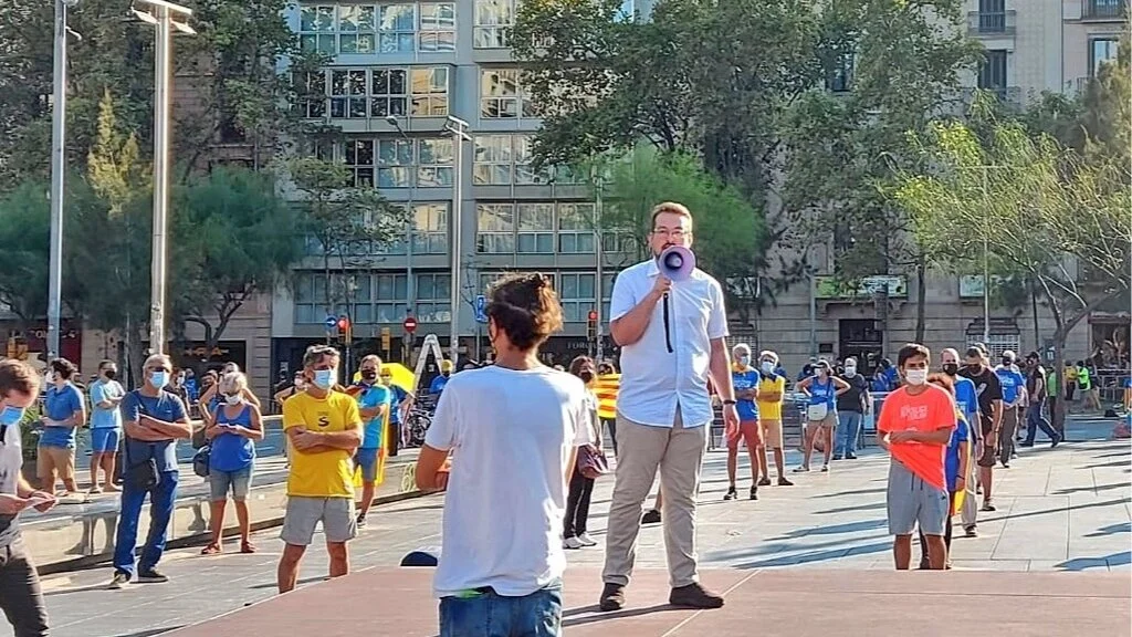 "No hi ha diàleg possible. No hi ha negociació possible. És hora d'aixecar la suspensió de la Declaració d'Independència." Jordi Planas a Plaça Universitat