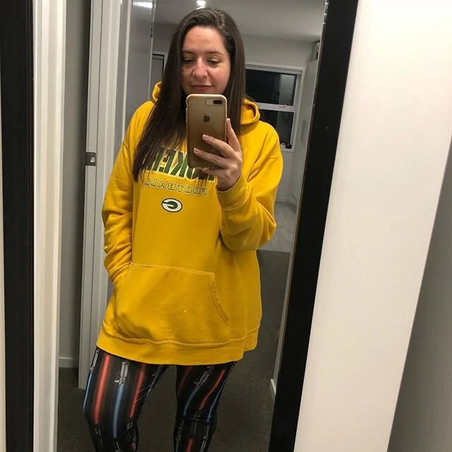 Back at home in my natural habitat, in my current daily uniform. Happy cozy vibes. Yes, they are light saber leggings cause that&rsquo;s how I roll.
What amazes me is the fact this hoodie was pre surgery and was...snug. Now it&rsquo;s like I bought one of those hoodie blanket things (the more I look at then @allottsophie the more I think I should copy you and buy one)