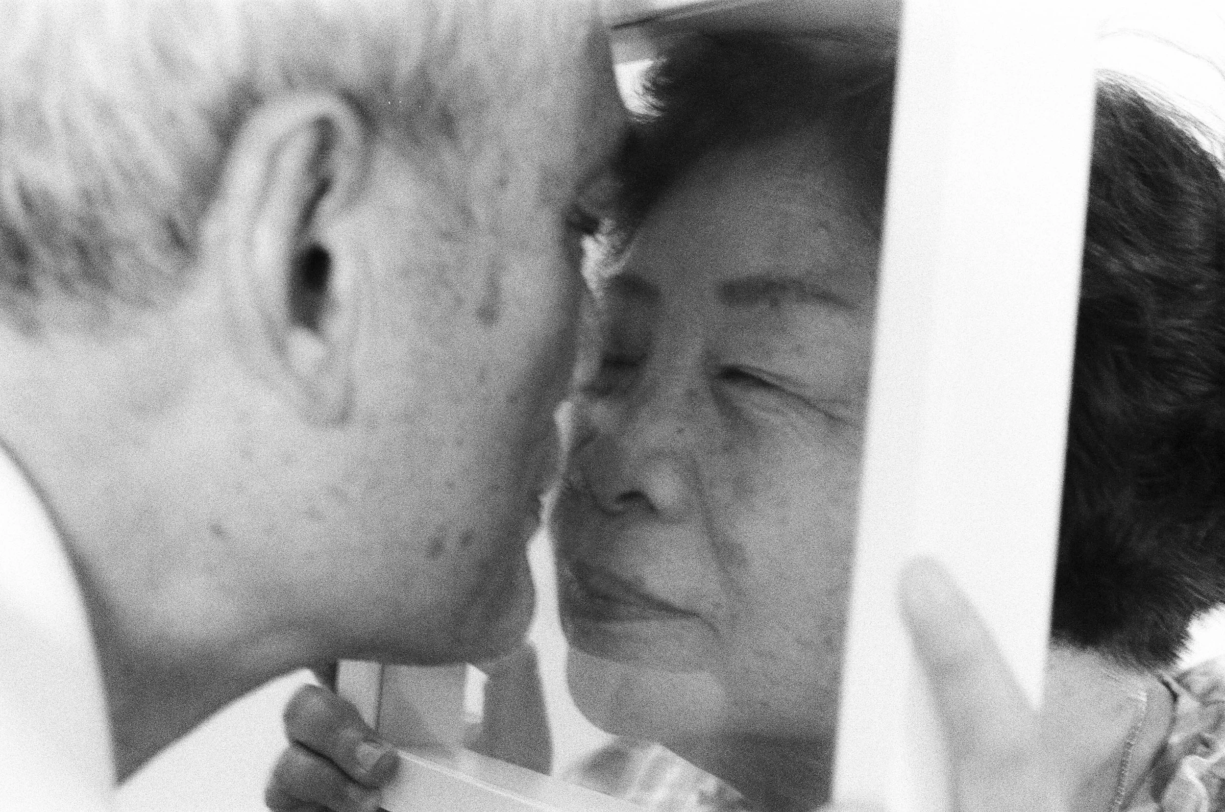 glasskiss.jpg