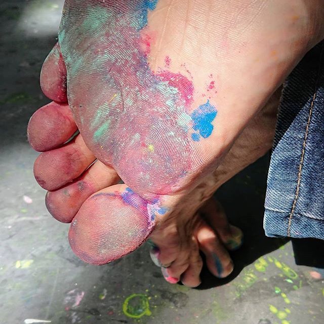 Helping others to play with paint this morning @fabricagallery 😁 #workshopfeet 👣 #notinanoffice -
-
-
#paint #artworkshop #workshop #feet