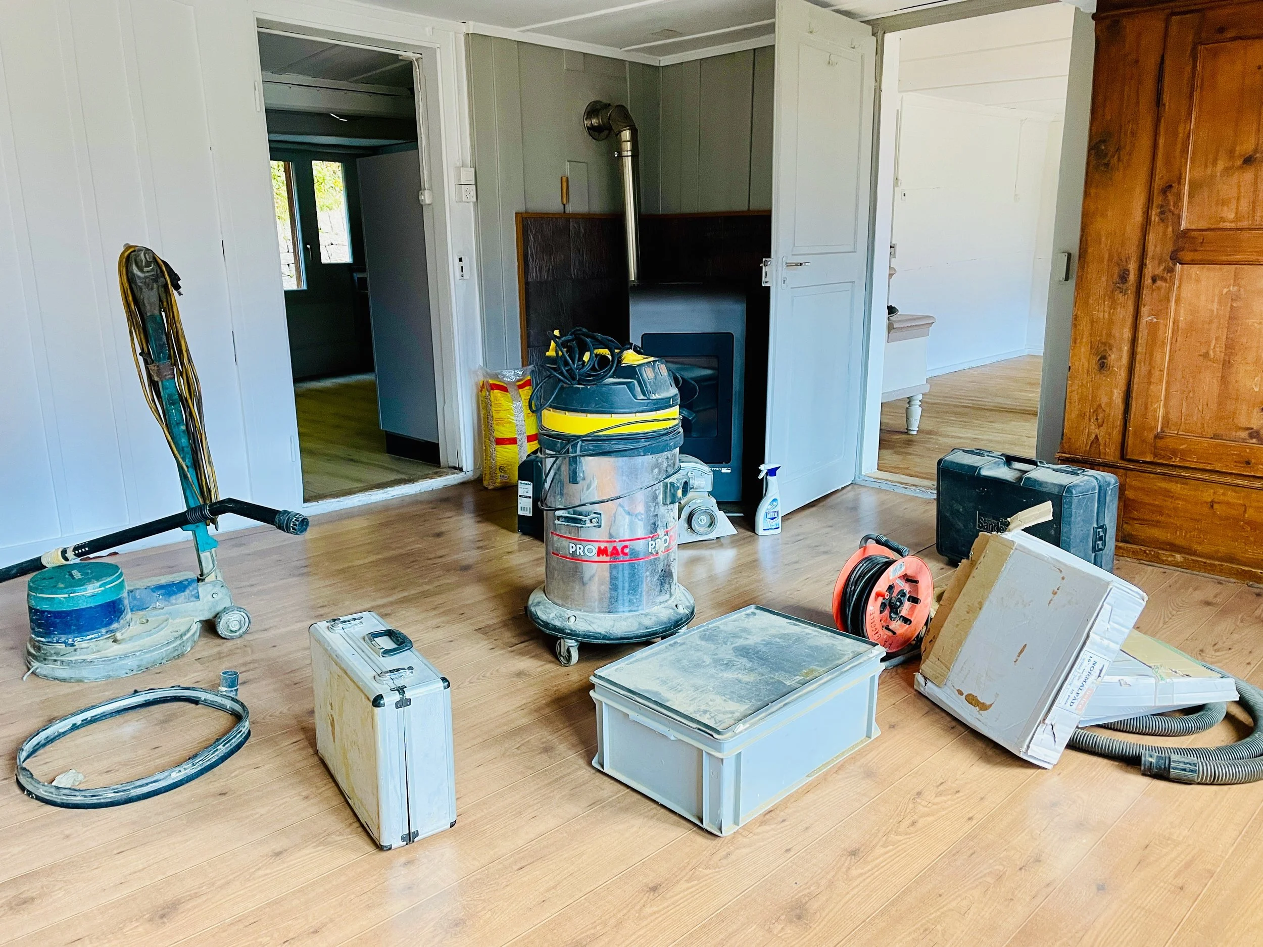 Casa Bene Immobilien Immobilienmakler Immobilienbewertung Makler Emel Marjanovic Alex Marjanovic Haus Wohnung Verkauf Vermietung Ringgenberg Haus Projekt 1894 Schleifmaschinen