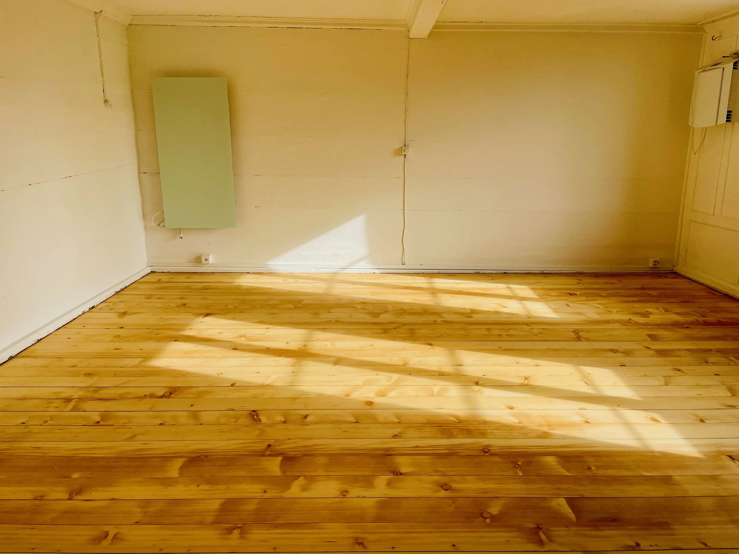 Casa Bene Immobilien Immobilienmakler Immobilienbewertung Makler Emel Marjanovic Alex Marjanovic Haus Wohnung Verkauf Vermietung Ringgenberg Haus Projekt 1894 Riemenboden geschliffen