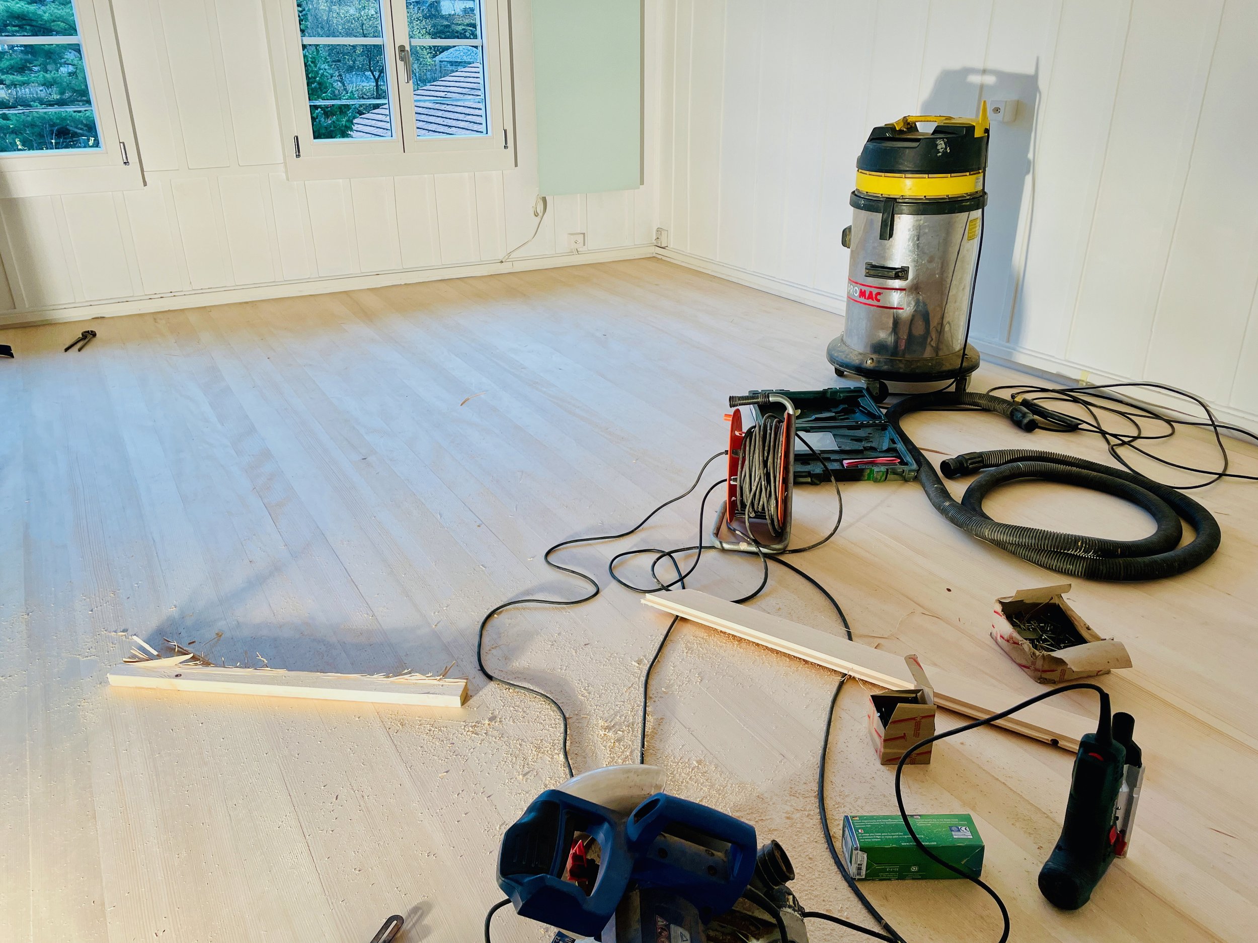 Casa Bene Immobilien Immobilienmakler Immobilienbewertung Makler Emel Marjanovic Alex Marjanovic Haus Wohnung Verkauf Vermietung Ringgenberg Haus Projekt 1894 Neuer Riemenboden Verlegung