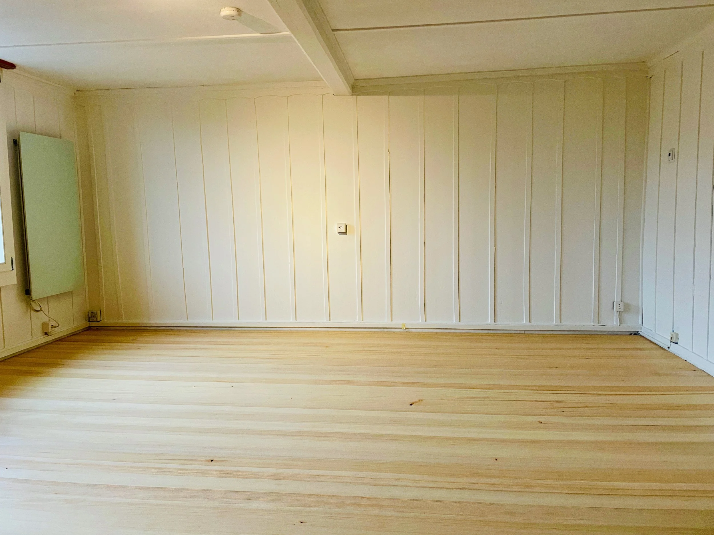 Casa Bene Immobilien Immobilienmakler Immobilienbewertung Makler Emel Marjanovic Alex Marjanovic Haus Wohnung Verkauf Vermietung Ringgenberg Haus Projekt 1894 Neuer Riemenboden Wohnzimmer