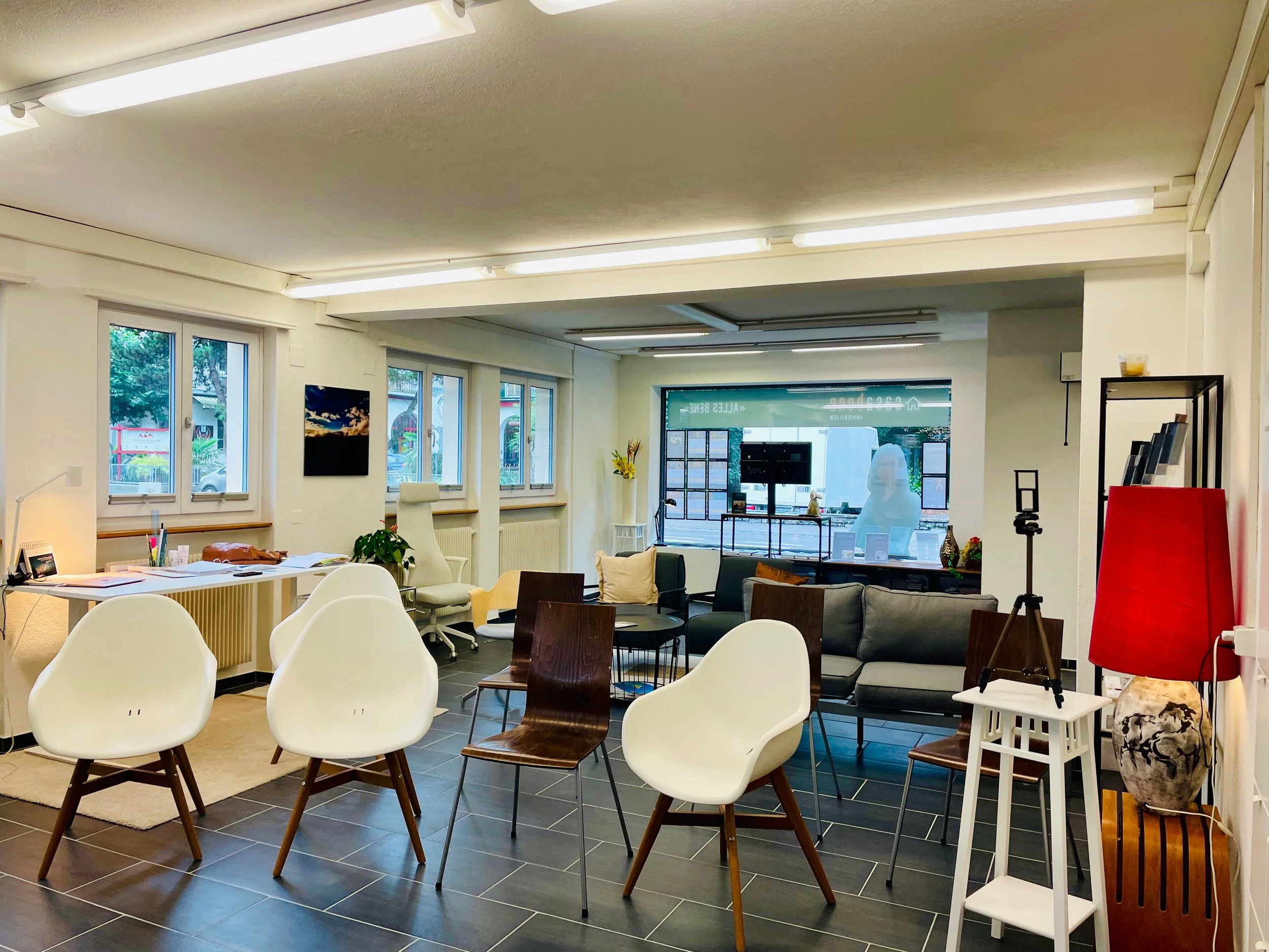 Casa Bene Immobilien Immobilienmakler Immobilienbewertung Makler Emel Marjanovic Alex Marjanovic Haus Wohnung Verkauf Vermietung Events Apéros Begegnungsort Vorträge Welcome