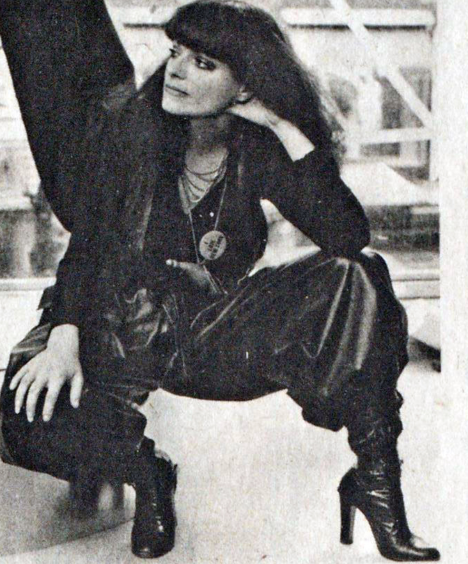 Women’s+Wear+Daily;+New+York132.30+(Feb+13,+1976)_kamali_6+7.jpg