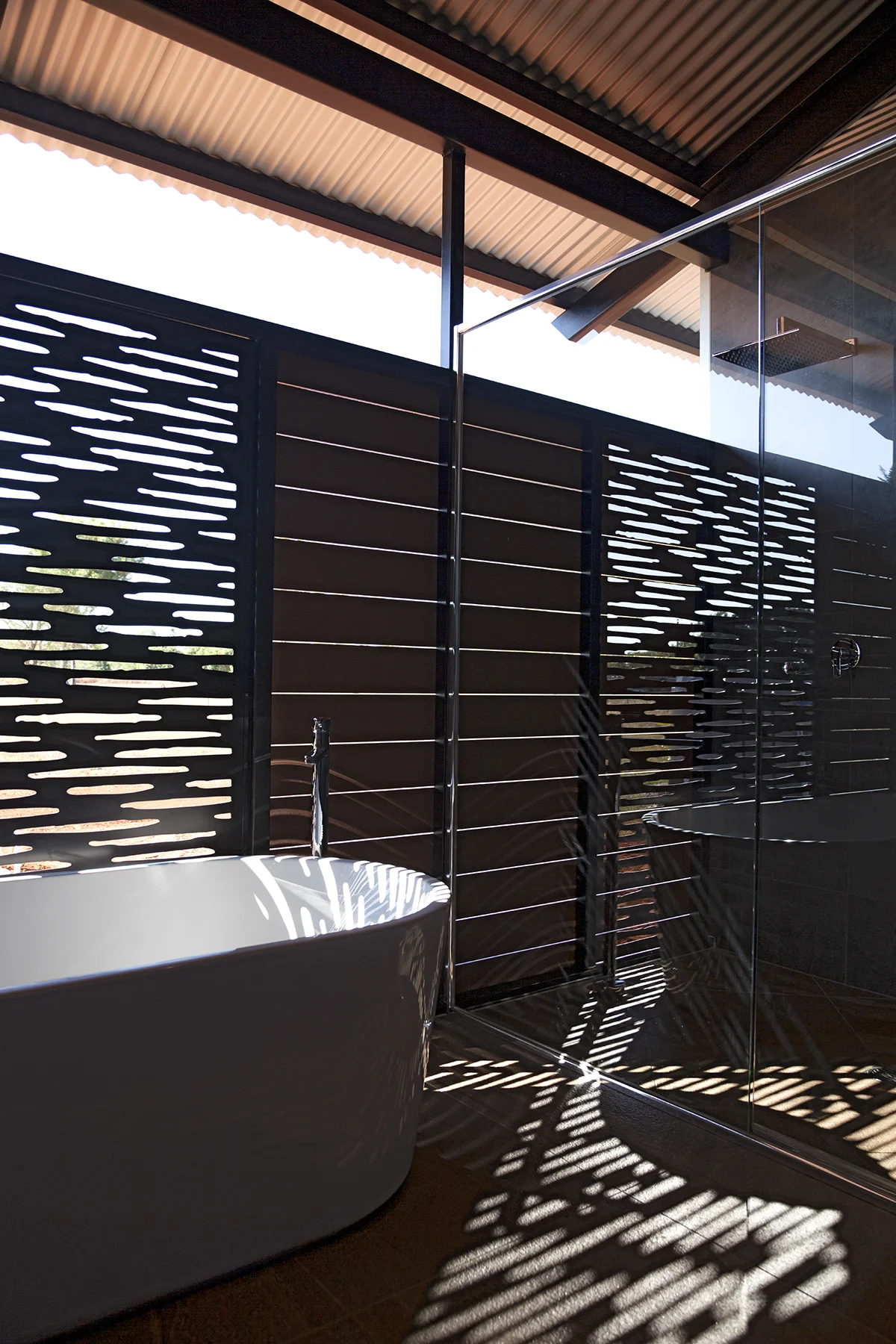 NGphotographics - Modern bathroom - Sarbi Design