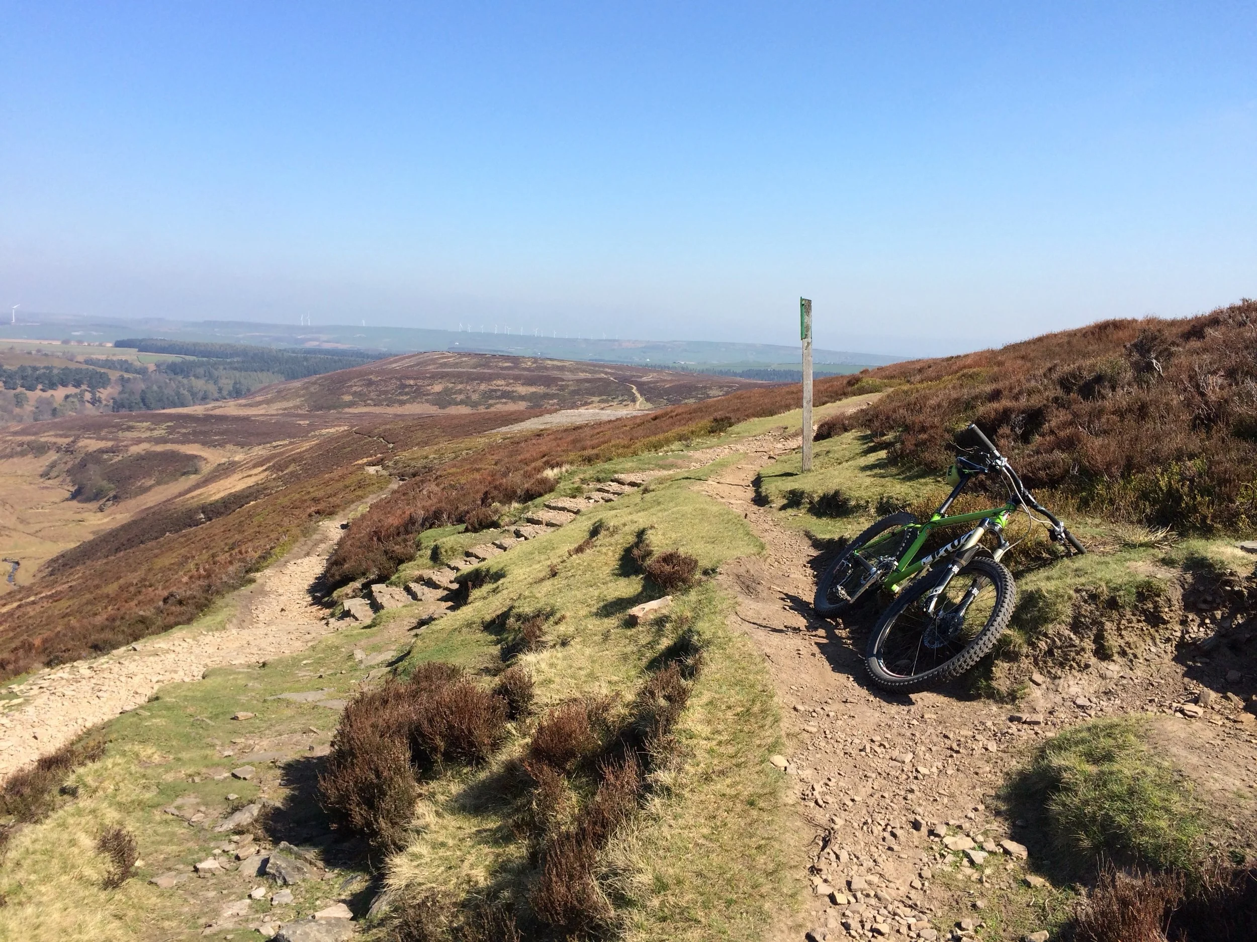 Mickleden Edge above Langsett reservoir