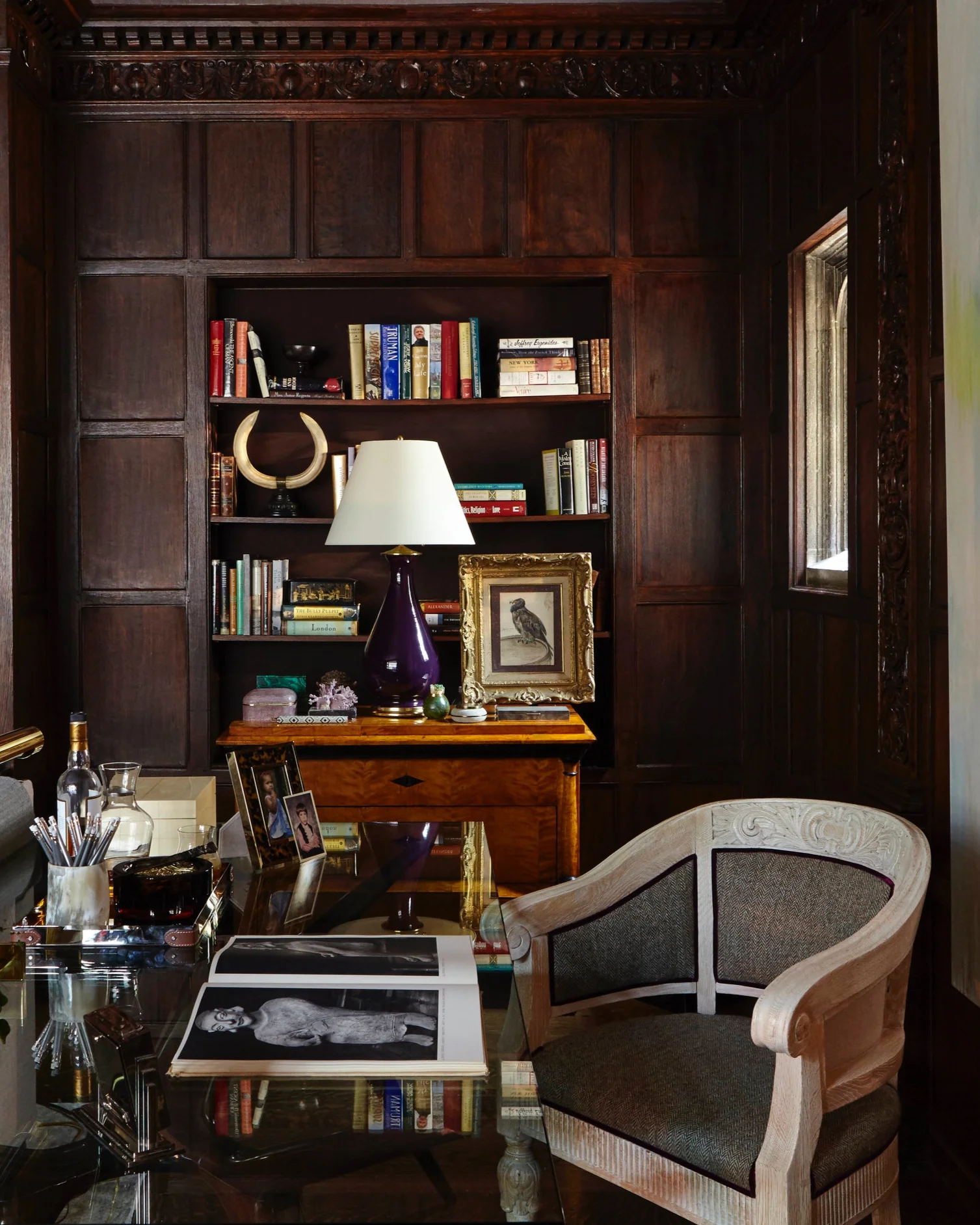 For his study in this year’s Holiday House in New York City, Passal juxtaposed a mid-century Italian Carli D’Carlo desk from Pascal Boyer with an early-20th-century Belgian chair from Lee Calicchio , and a vintage Casella brass desk lamp from Gustavo Olivieri with a traditionally inspired lamp by Christopher Spitzmiller. Photo by Joshua McHugh